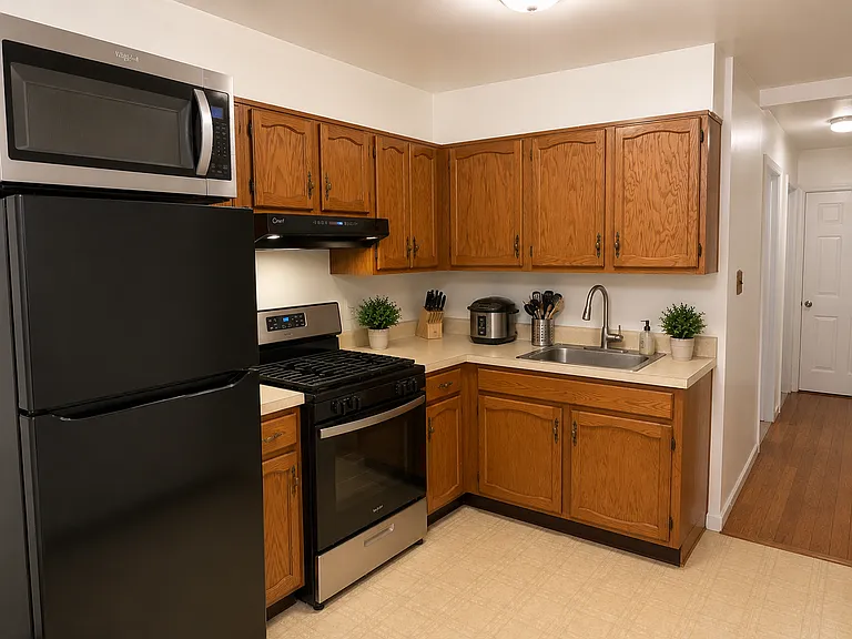 520 College Point Blvd — Photo 5