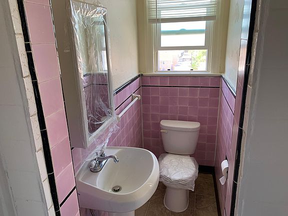 5th image of 302 N Alexandria Ave #H