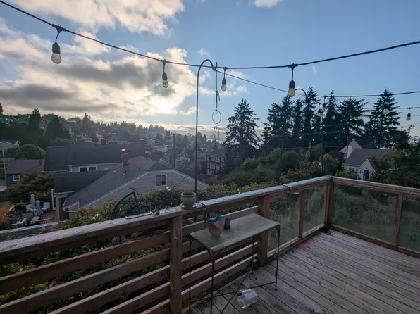 1310 Parker Pl, Astoria, OR 97103