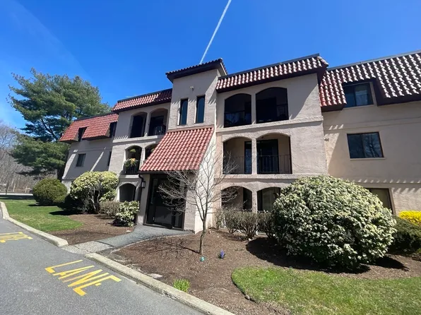 685 Oak St #22-8, Brockton, MA 02301