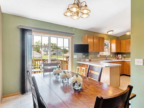 5th image of 2104 Ezra Ave