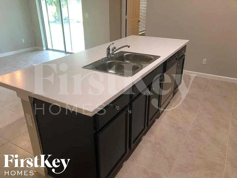 1692 SW Success St — Photo 4