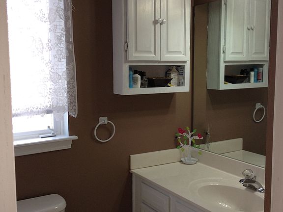 Upstairs Full Bathroom