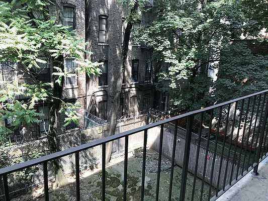 Rented by Metropolis Real Estate of Manhattan | media 12