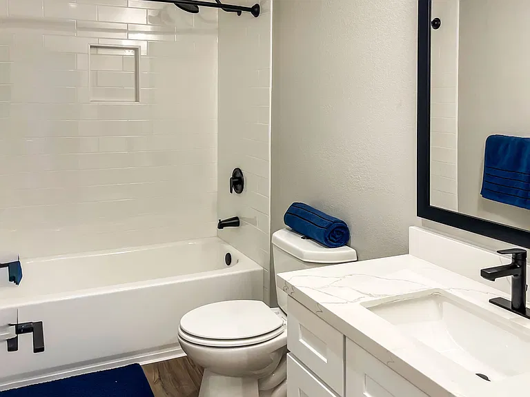 Skylark Apartments — Photo 23