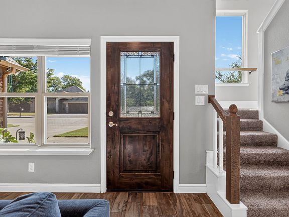 5th image of 305 Donna Cir