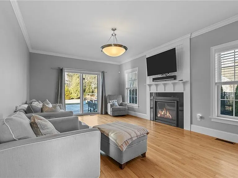 24 Randolph Way — Photo 17