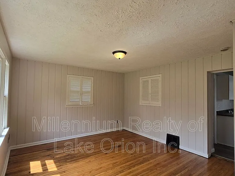 96 Oliver St — Photo 6