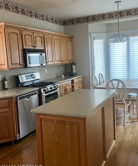 27 Richmond Ave — Photo 3