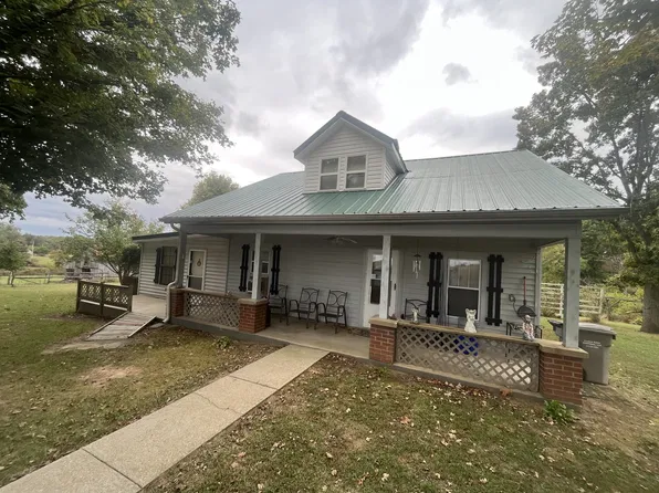 1425 Thompson Rd, Westmoreland, TN 37186