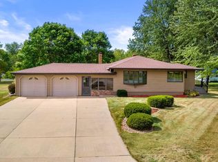 6929 Hillcrest Ave, Rudolph, WI 54475