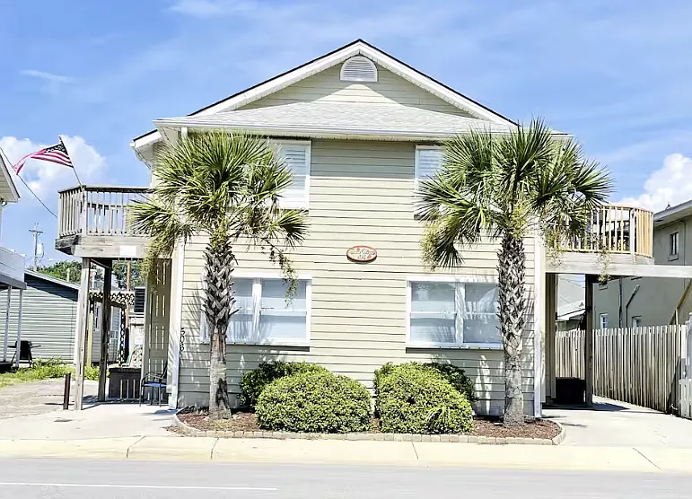 2 bed, 1050 sqft, $1,800 — Photo 1