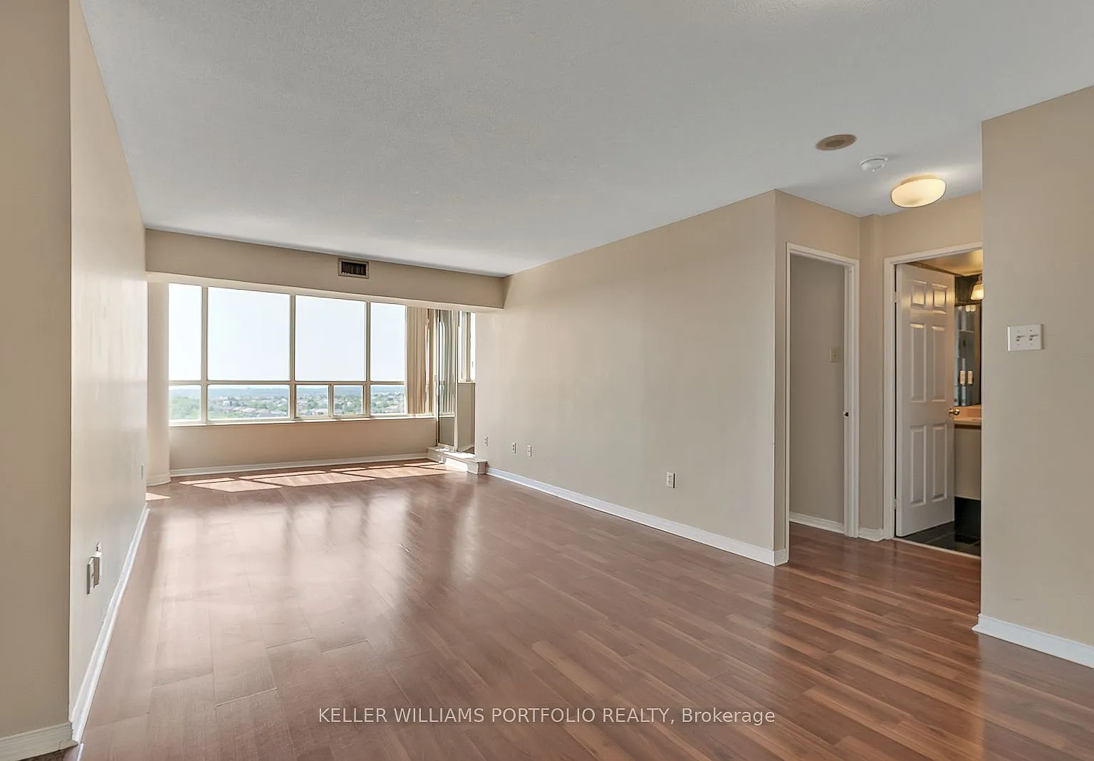 3 bed, $3,000 — Photo 4