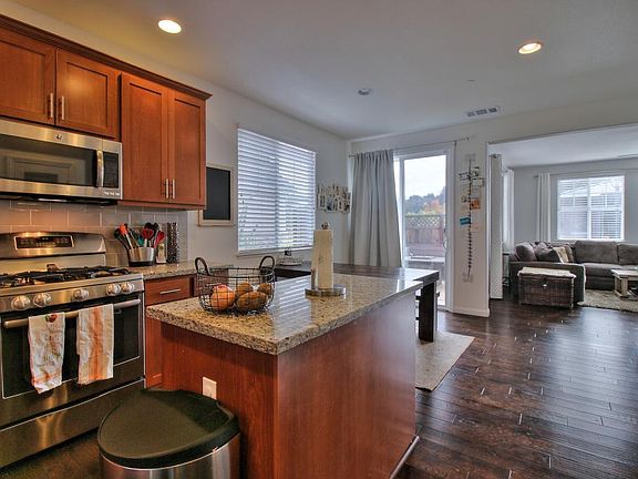 5th image of 400 Pioneer Ln
