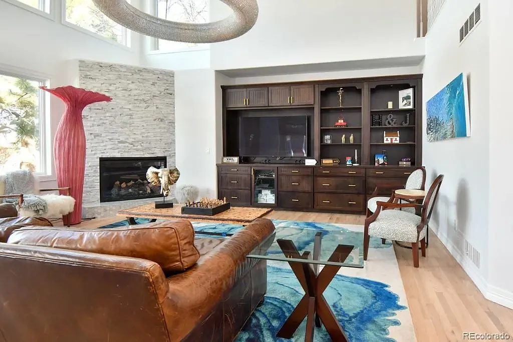 4 bed, 7030 sqft, $13,999 — Photo 4