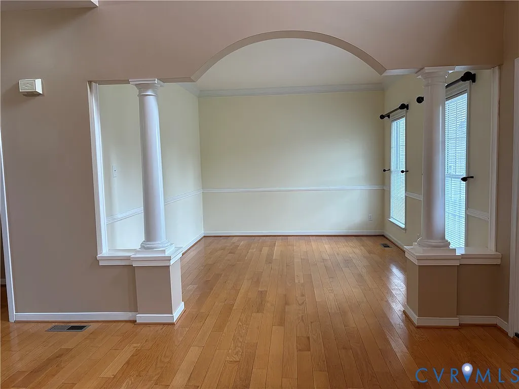 5 bed, 4.5 bath, 3834 sqft, $3,750 — Photo 2