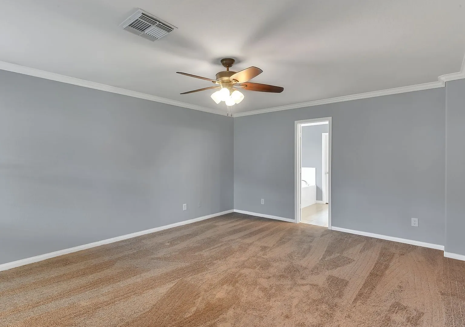 Large fenced corner lot! — Photo 2