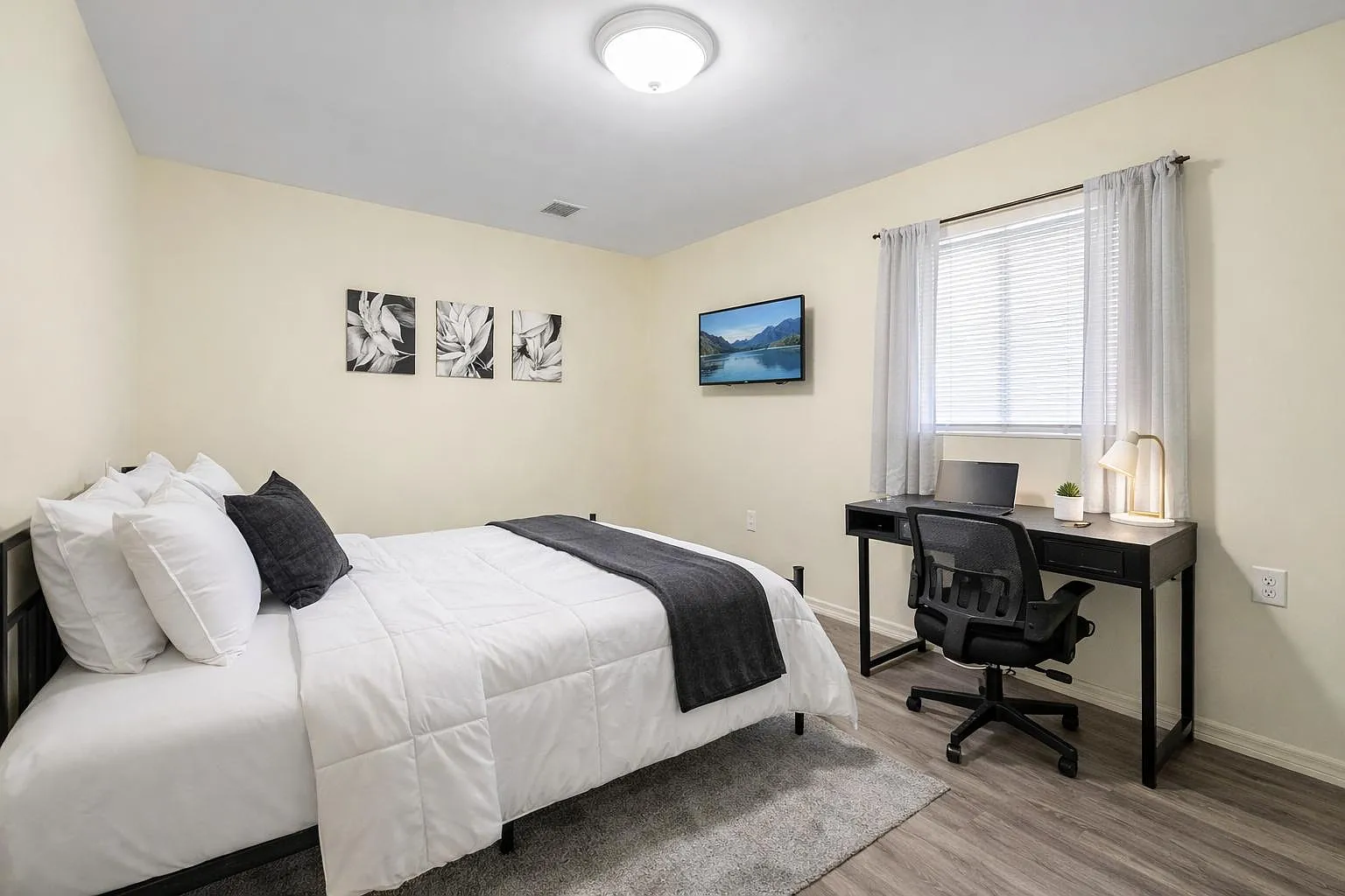 4 bed, 4.0 bath, 2144 sqft, $611 — Photo 1