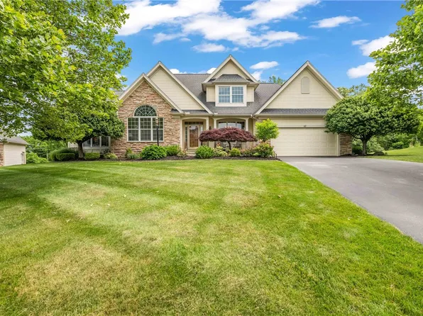 67 Newstone Rd, Pittsford, NY 14534