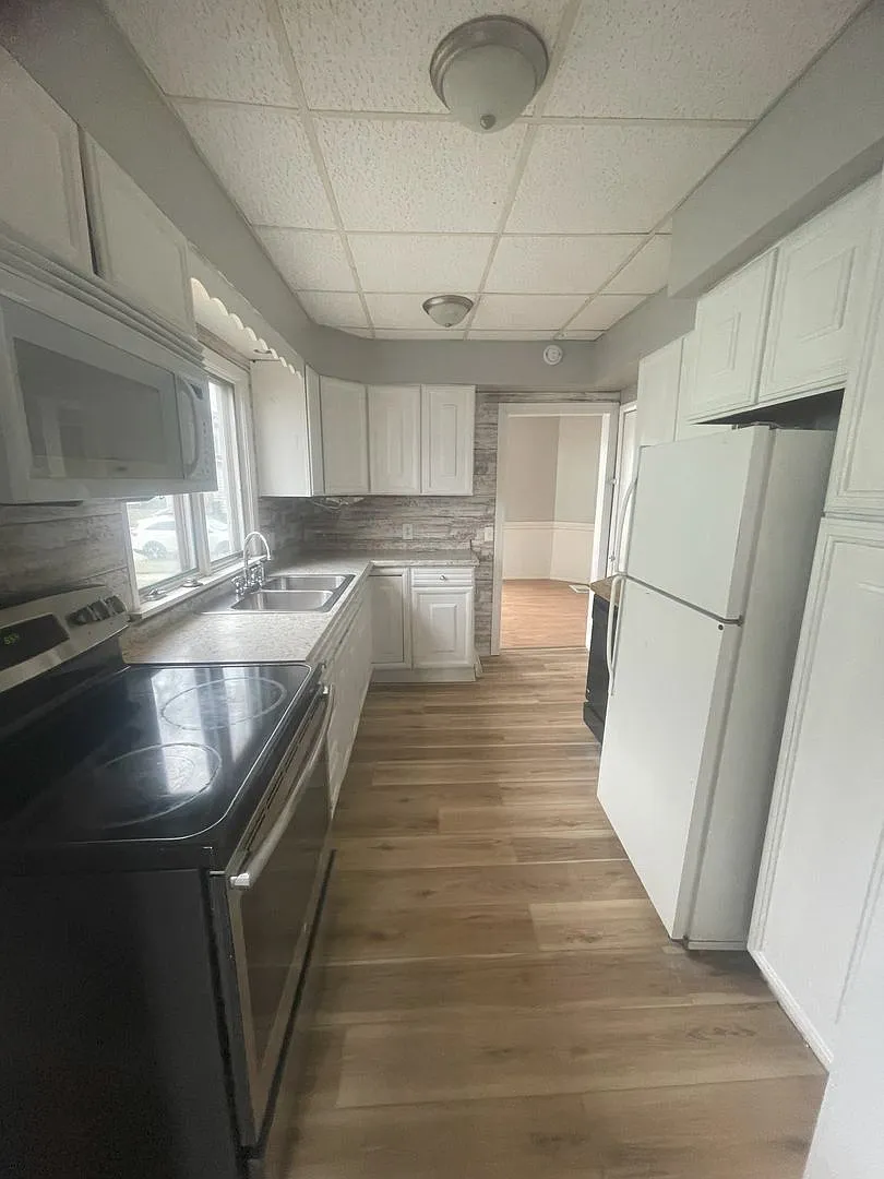 3 Bedroom 1 2 Bathroom House for Rent — Photo 3