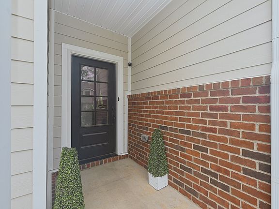 4th image of 295 Griffin Ln