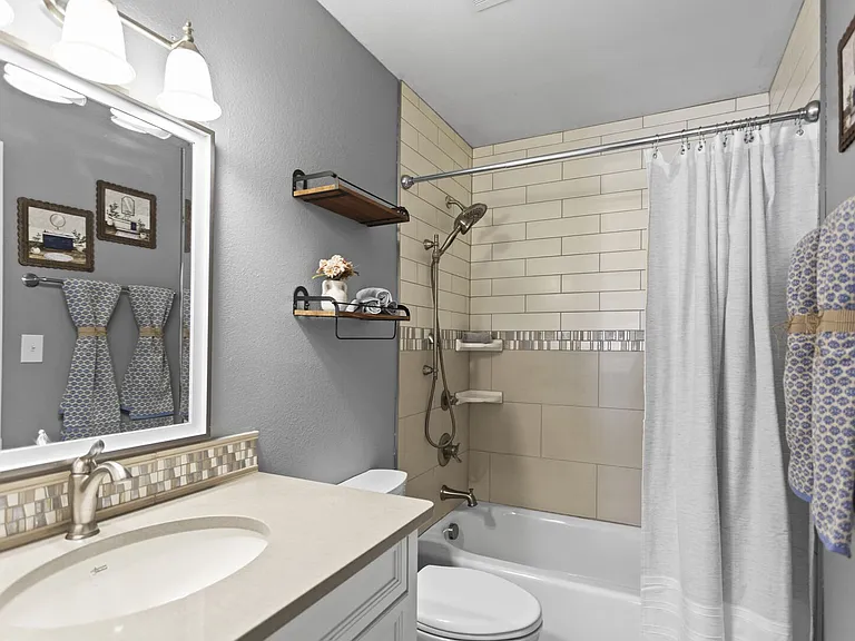 Hearthwood Ln — Photo 13