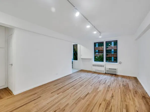 342 East 53rd Street image 1 of 10