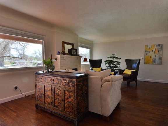 2nd image of 3401 Calle Del Monte NE