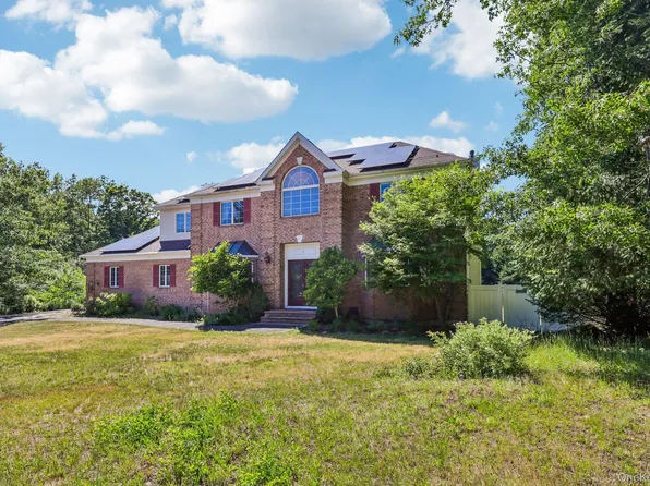 4 Penn Court, East Setauket, NY 11733