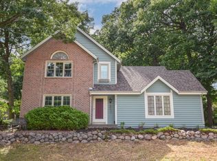 2902 Berkshire DRIVE, Waukesha, WI 53188