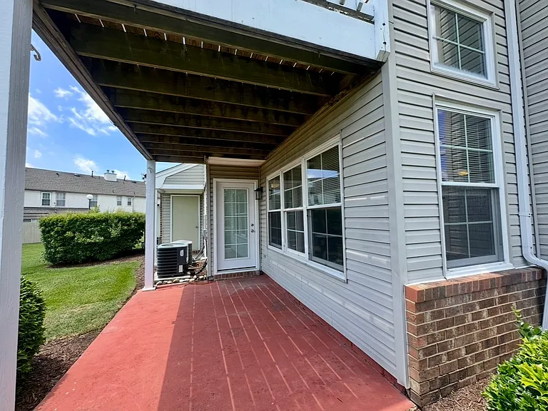 4044 Laurel Green Cir — Photo 21