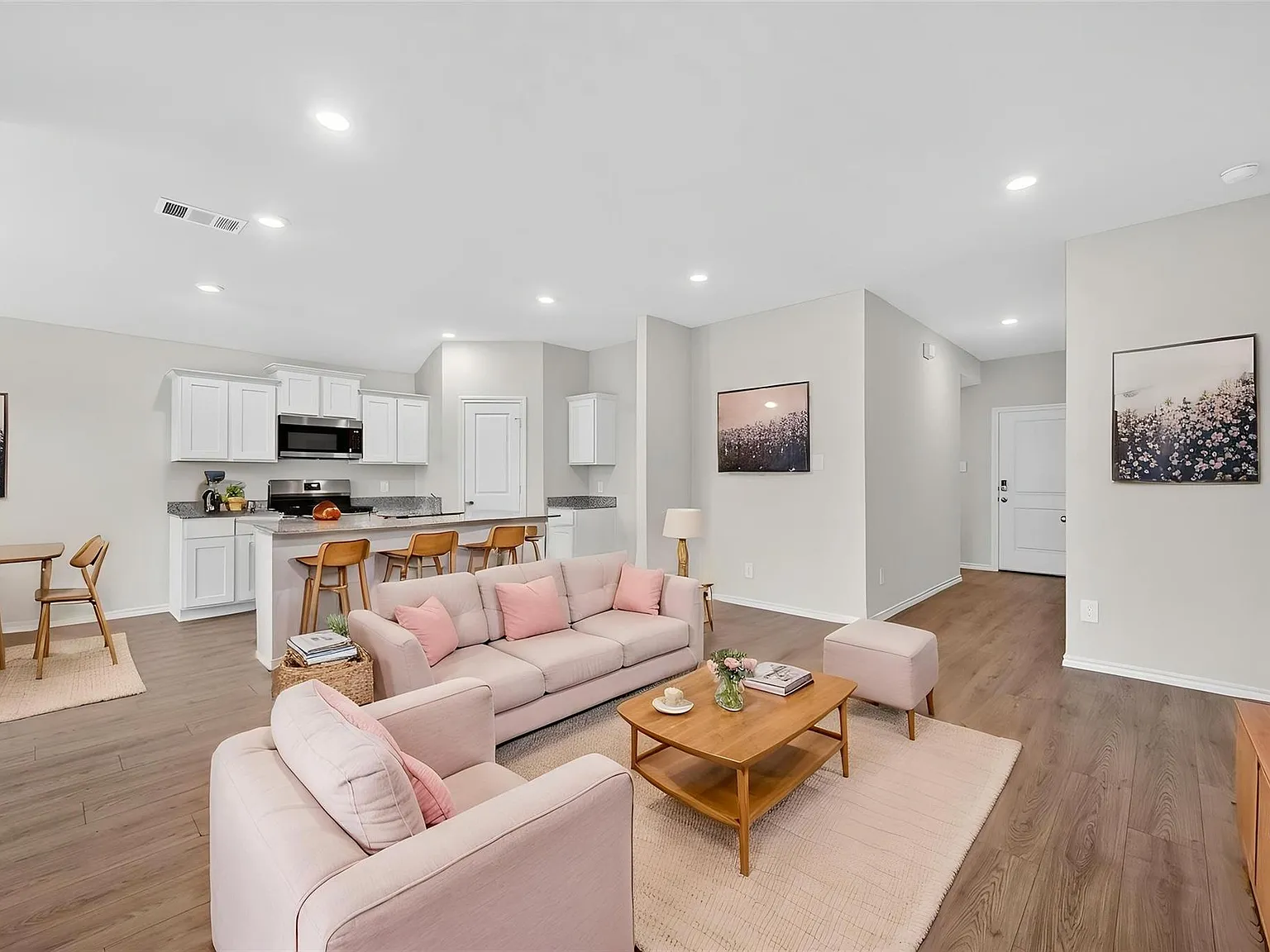 3 bed, 1294 sqft, $1,825 — Photo 4