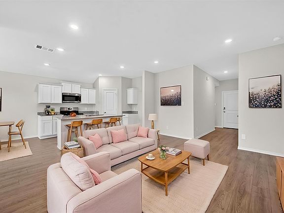 4th image of 3918 Applewood Trl