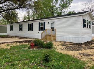 56 Loraine Dr, Galesburg, IL 61401