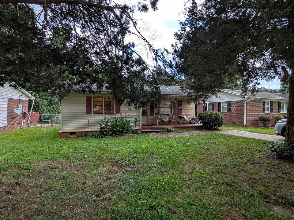 1st image of 121 Lincoln Dr