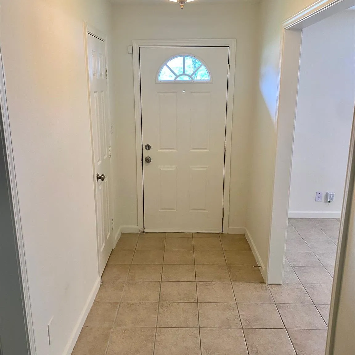 3 bed, 2.0 bath, 1345 sqft, $2,700 — Photo 2