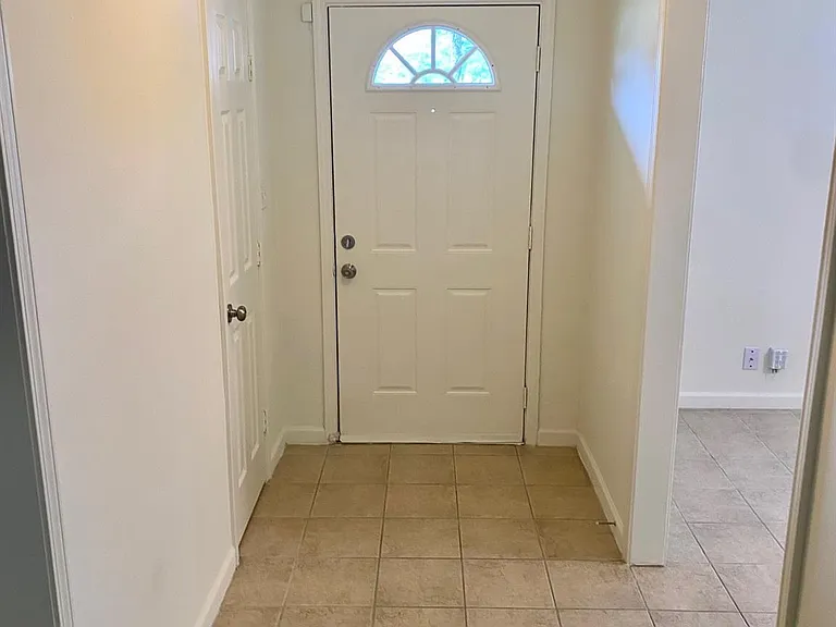 512 Wilmington Dr — Photo 2
