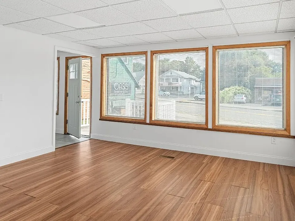 157 Harry L Dr #1