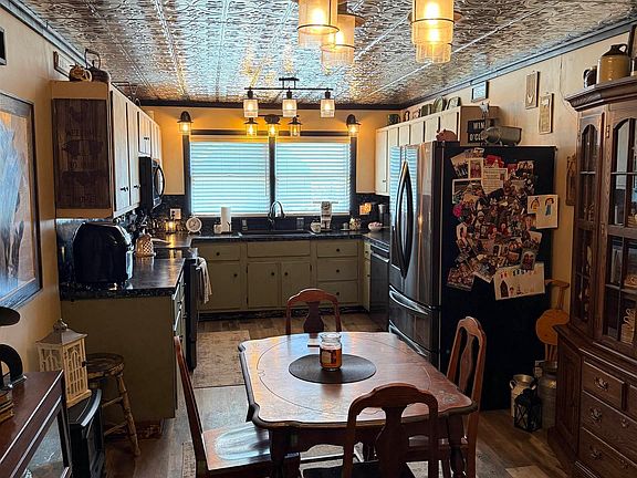 5th image of 256 W Hoosier St