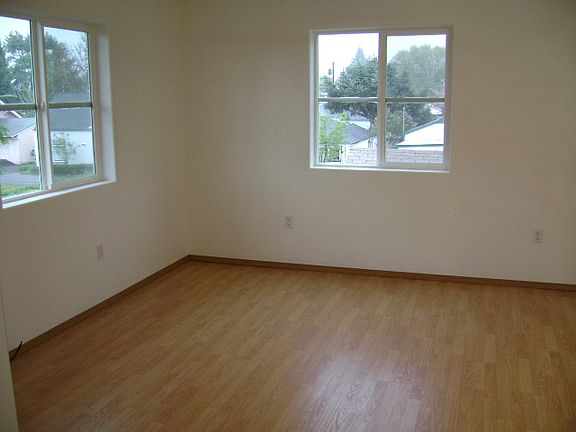 4th image of 145 NE Jackson St #B