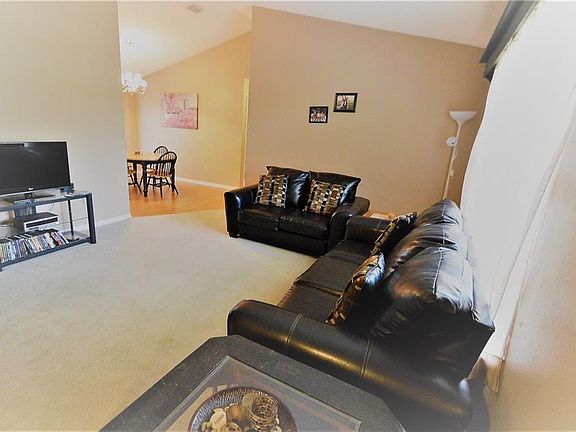 2nd image of 916 Clayton Dr