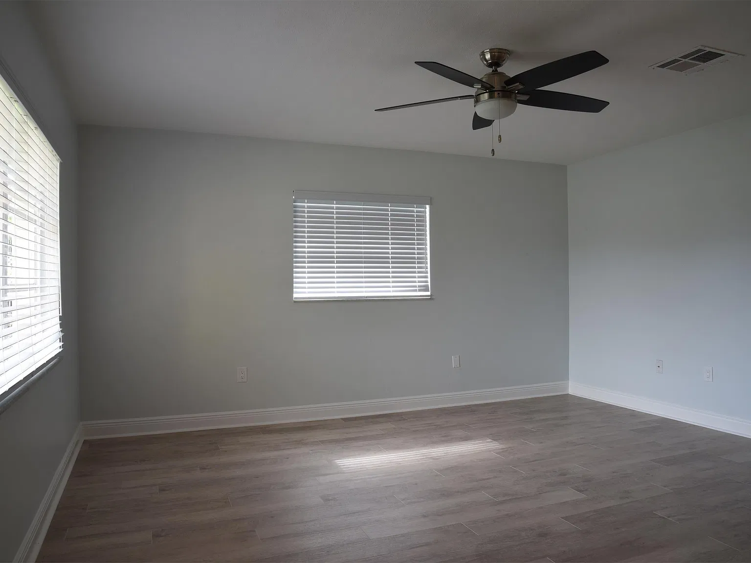 NP 735 - 1 — Photo 3