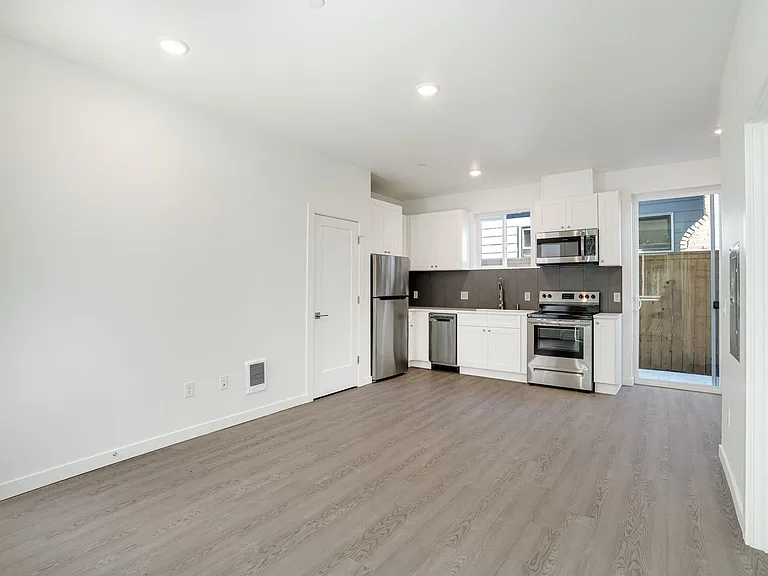 6841 N Montana Ave — Photo 20