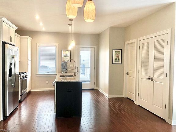 5th image of 15 Atterbury Blvd