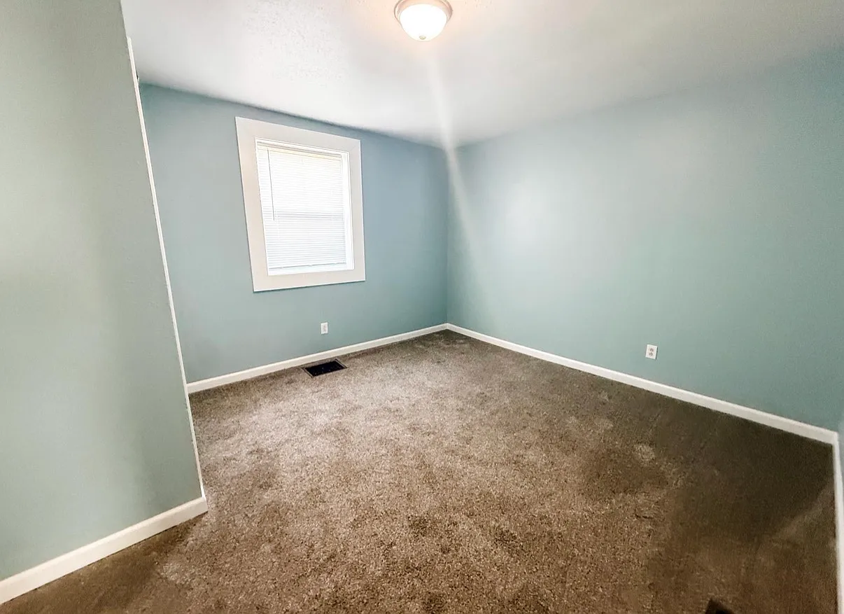 4 bed, 1204 sqft, $1,300 — Photo 4