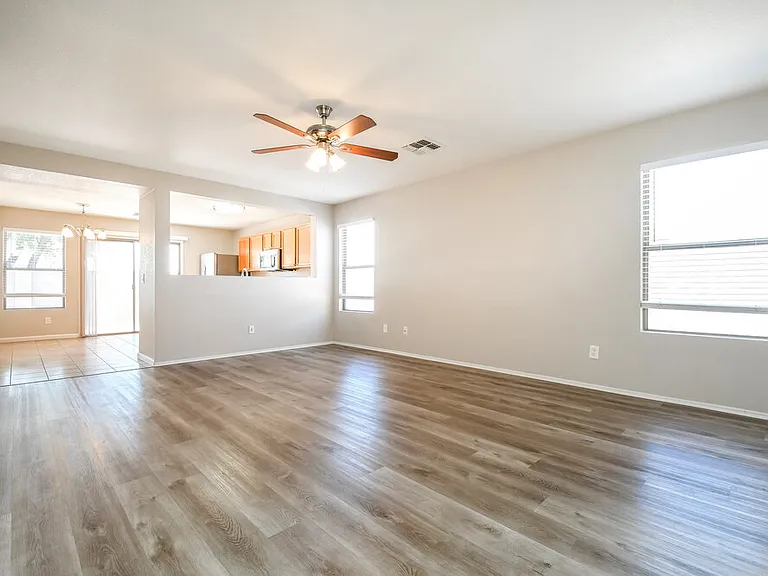 1006 S Clancy Cir — Photo 5