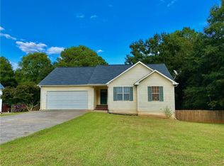 16 Camelot Dr, Cartersville, GA 30121