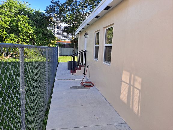 Walkway to front Door