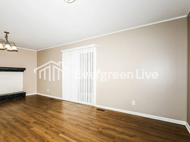 4375 Windsor Rd — Photo 3