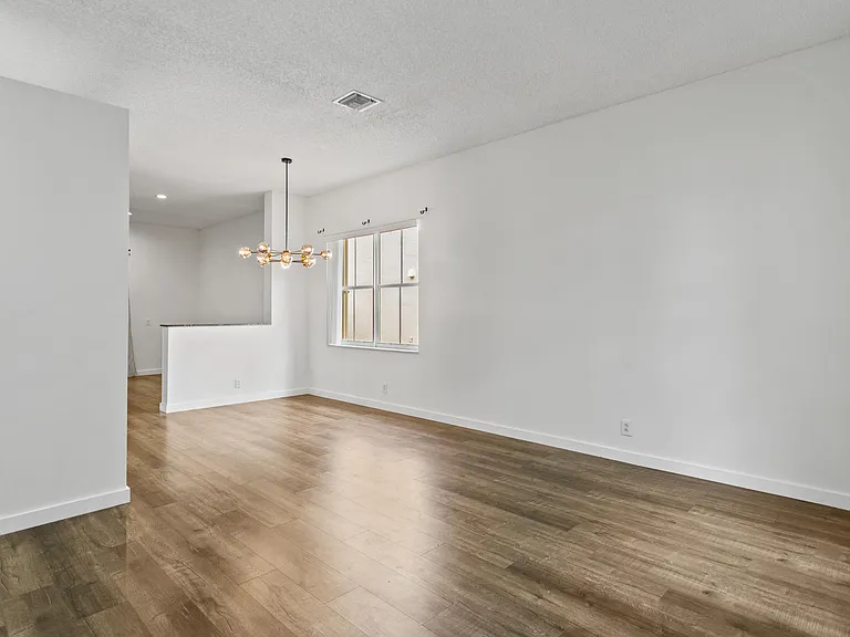 1071 Bluewood Ter — Photo 5
